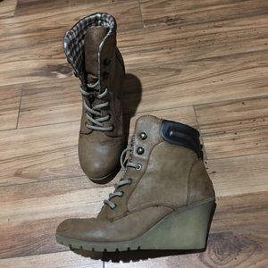Wedge flannel lined boots